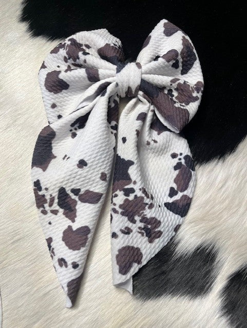 6x9 Cowhide (Sailor Bow)
